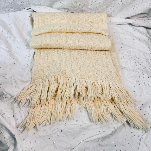 Hand Knit Wool Mohair Blend Oversized Scarf Cozy Chunky Winter Wrap with Fringe - Picture 1 of 5